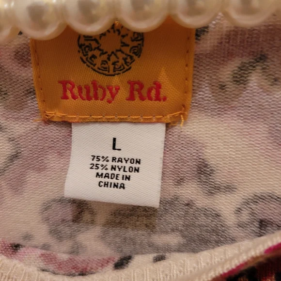 Ruby Rd. Unique top - Picture 6 of 6